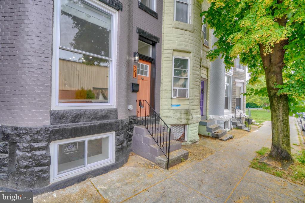 903 W 34th St