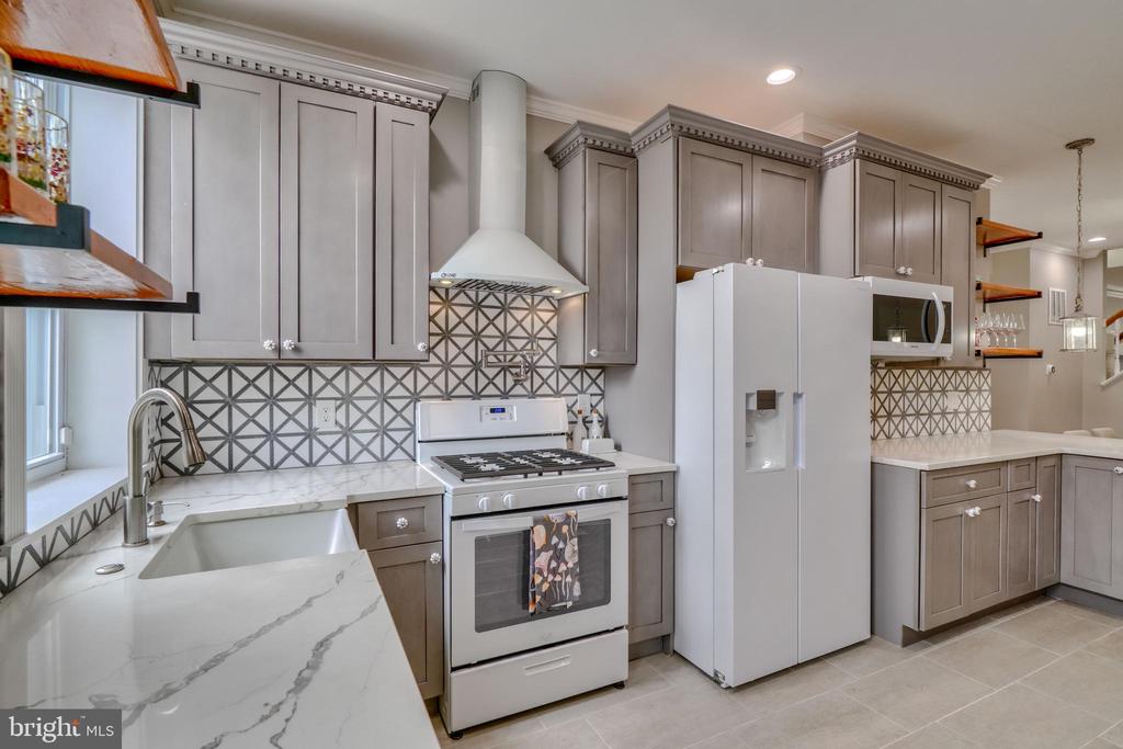 903 W 34th St