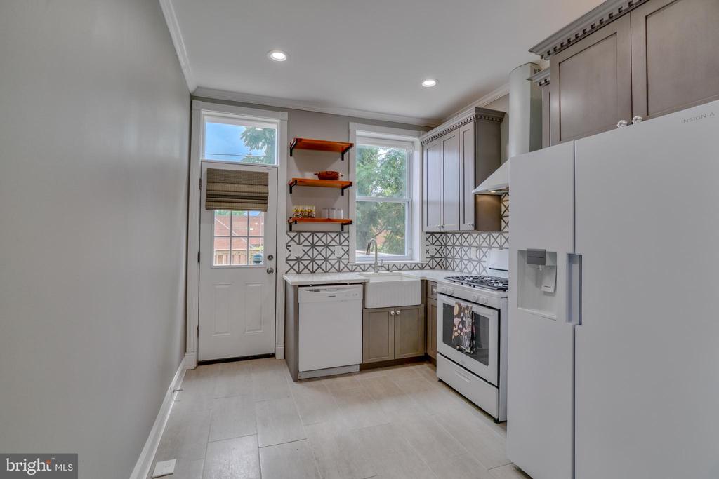 903 W 34th St