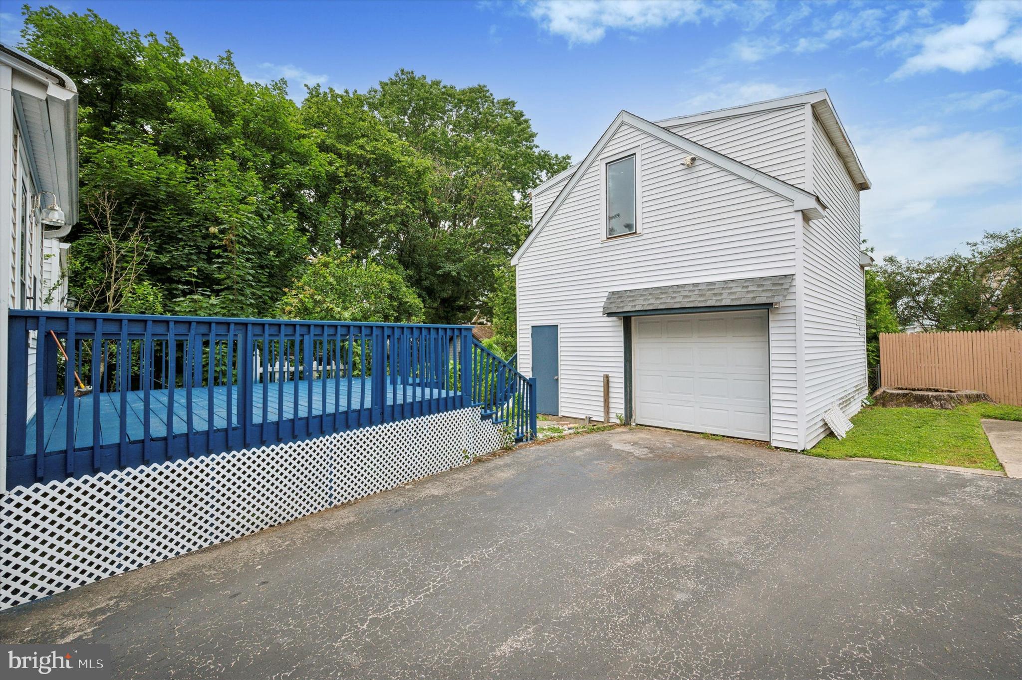 208 EDGEMONT AVENUE