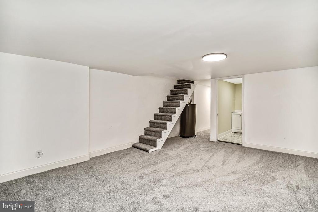 7731 FAYETTE STREET
