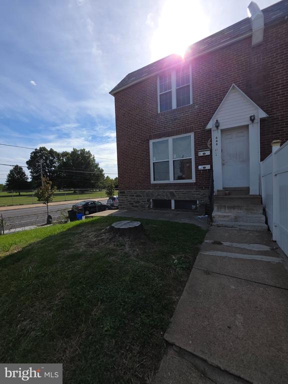 648 E CARVER STREET