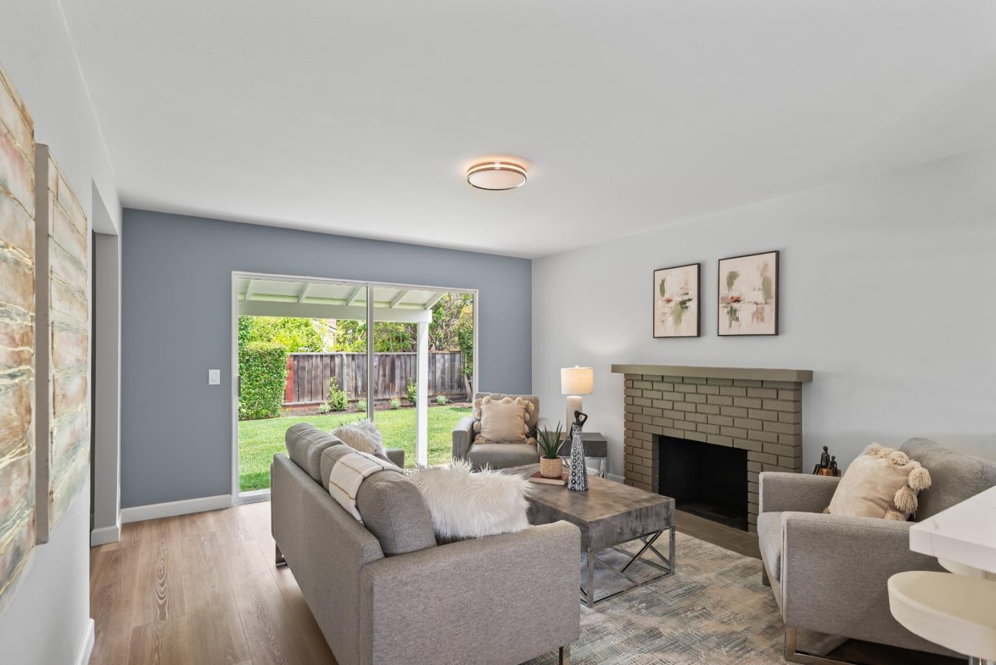 504 Carlyn CT
