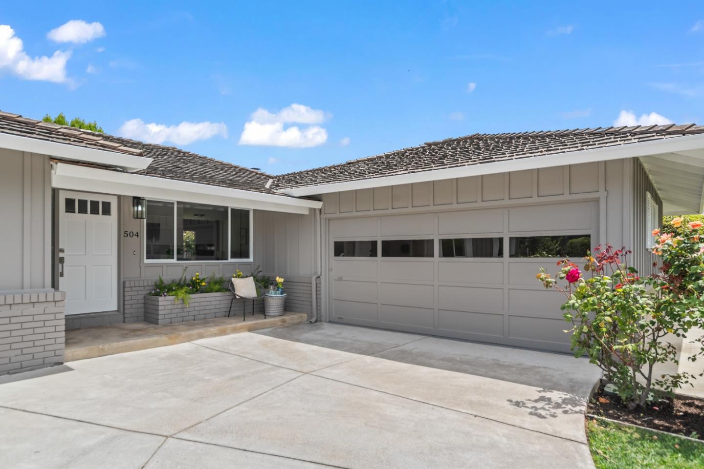 504 Carlyn CT