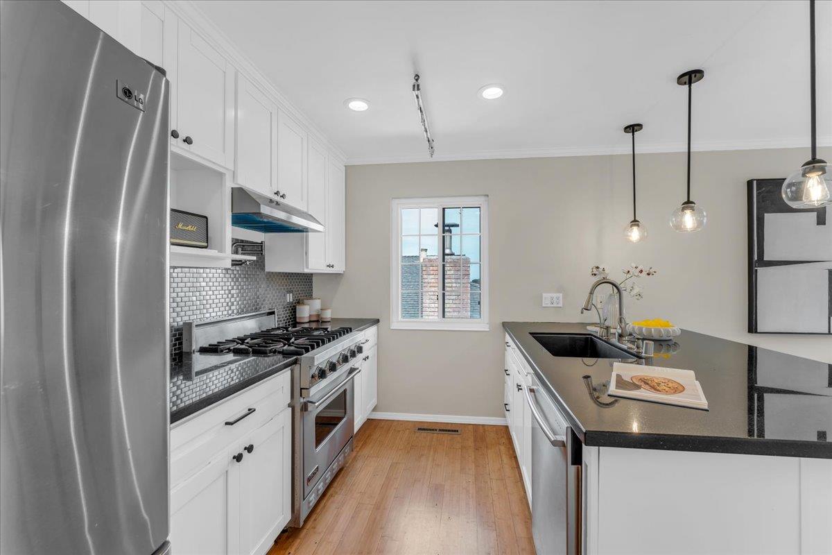 2800 Chabot DR