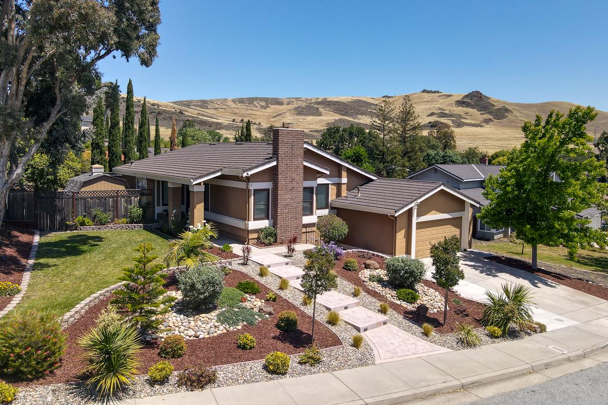 473 Archglen WAY