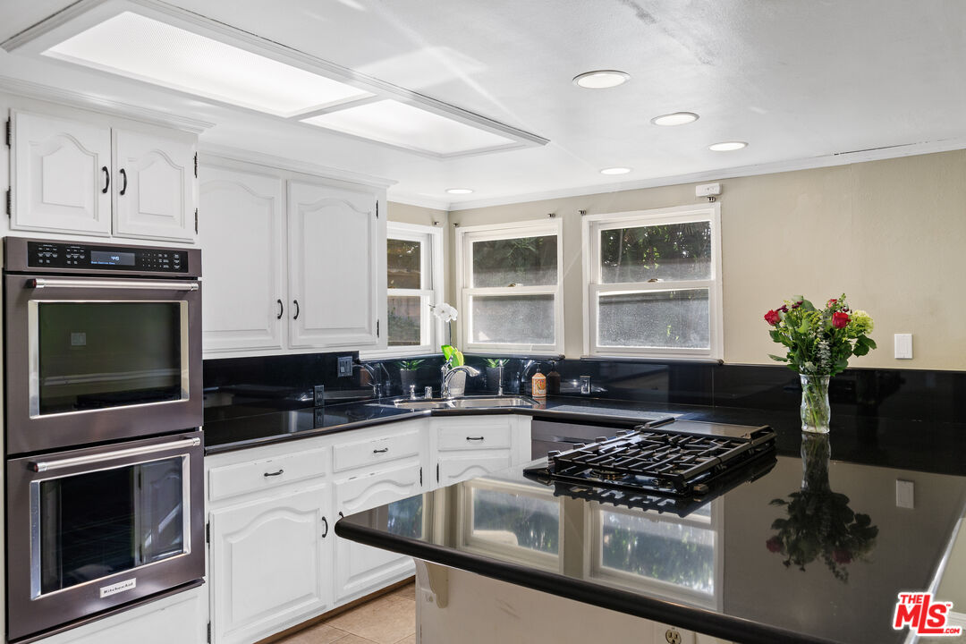 1531 S Old Fashion Way