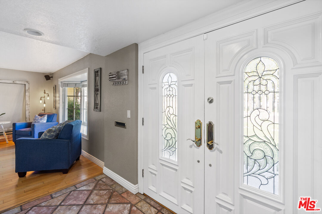 1531 S Old Fashion Way