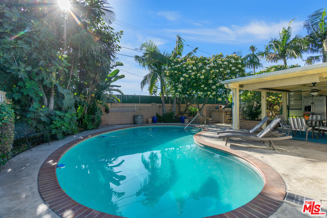 1531 S Old Fashion Way