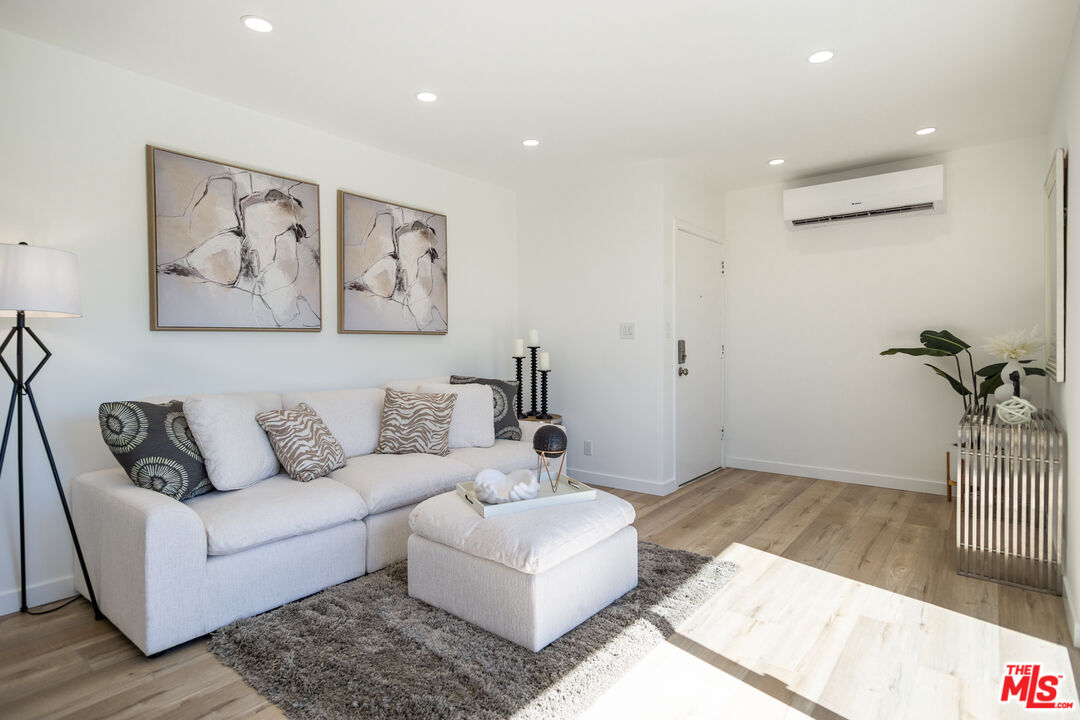 608 Strand St Unit: 7