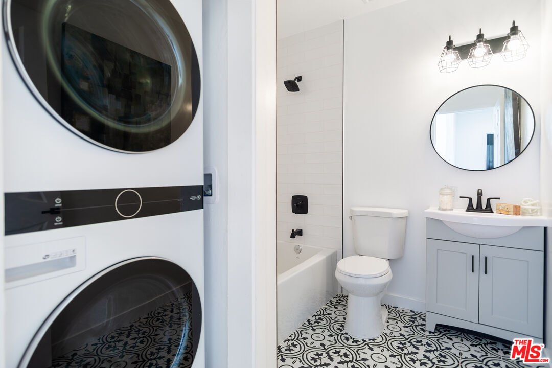 608 Strand St Unit: 7