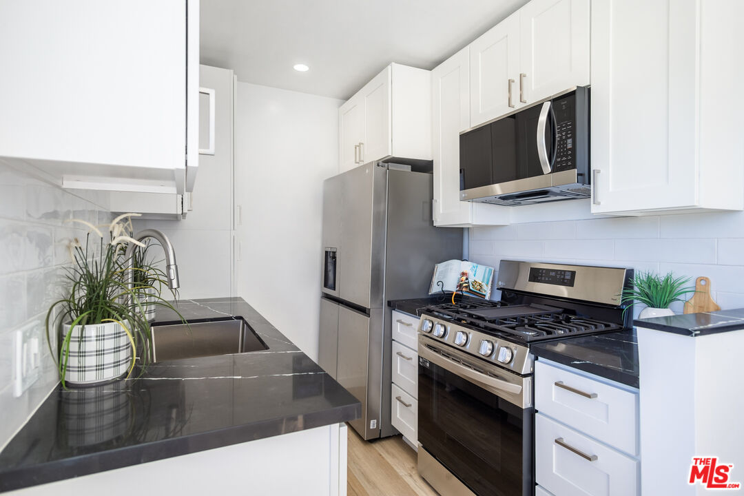 608 Strand St Unit: 7