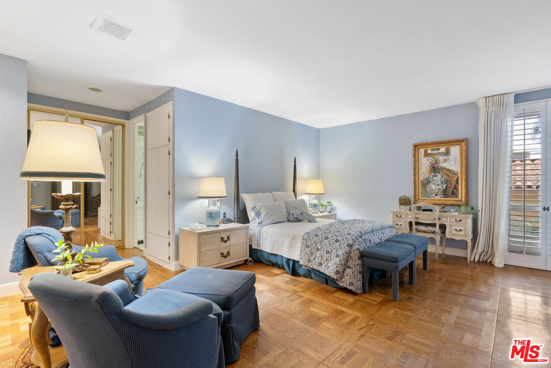 327 N Palm Dr Unit: 303