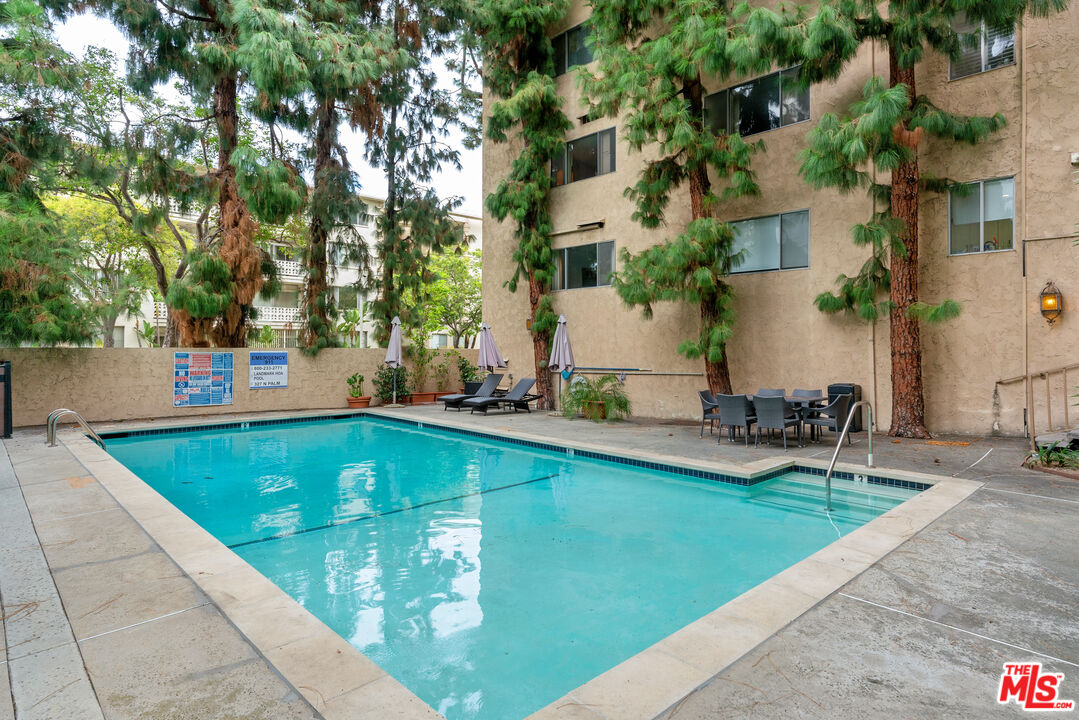 327 N Palm Dr Unit: 303