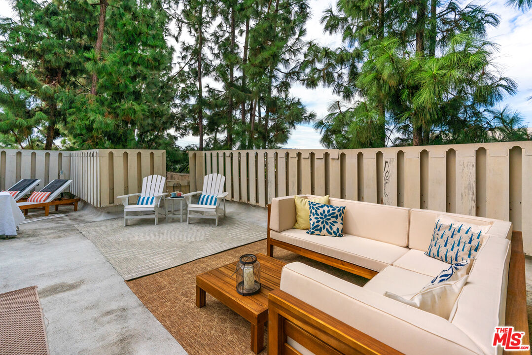 327 N Palm Dr Unit: 303