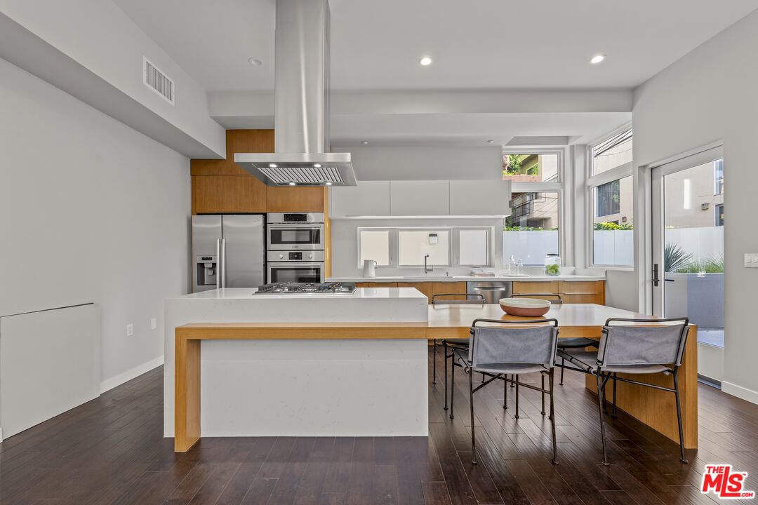 1729 S Barrington Ave Unit: 1