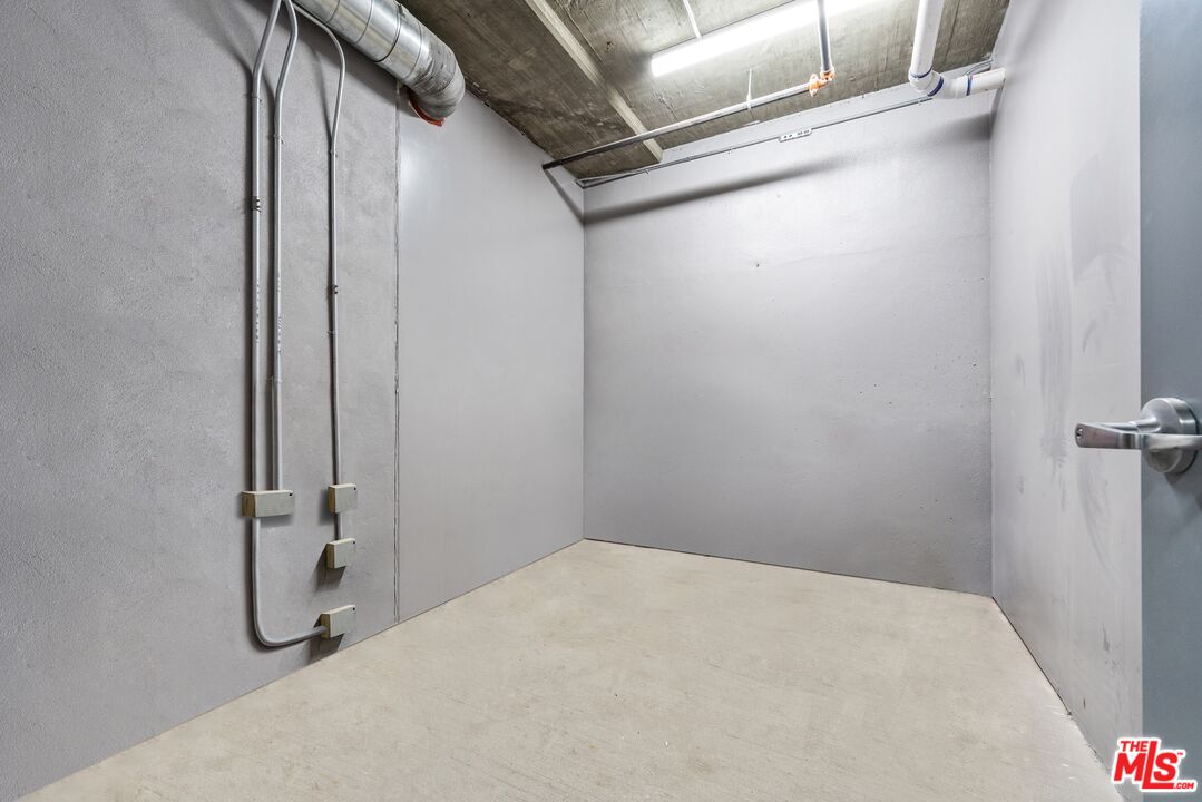 1729 S Barrington Ave Unit: 1