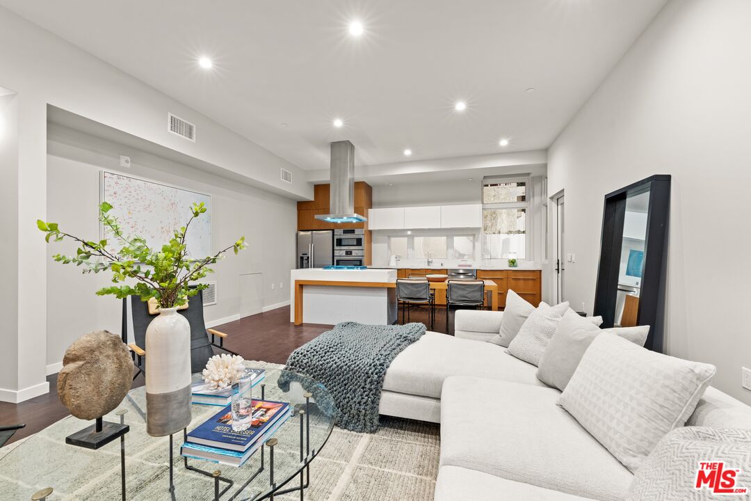 1729 S Barrington Ave Unit: 1