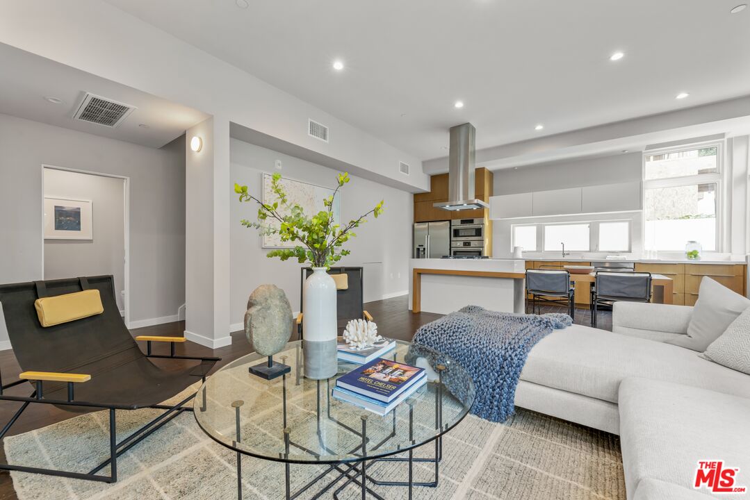 1729 S Barrington Ave Unit: 1