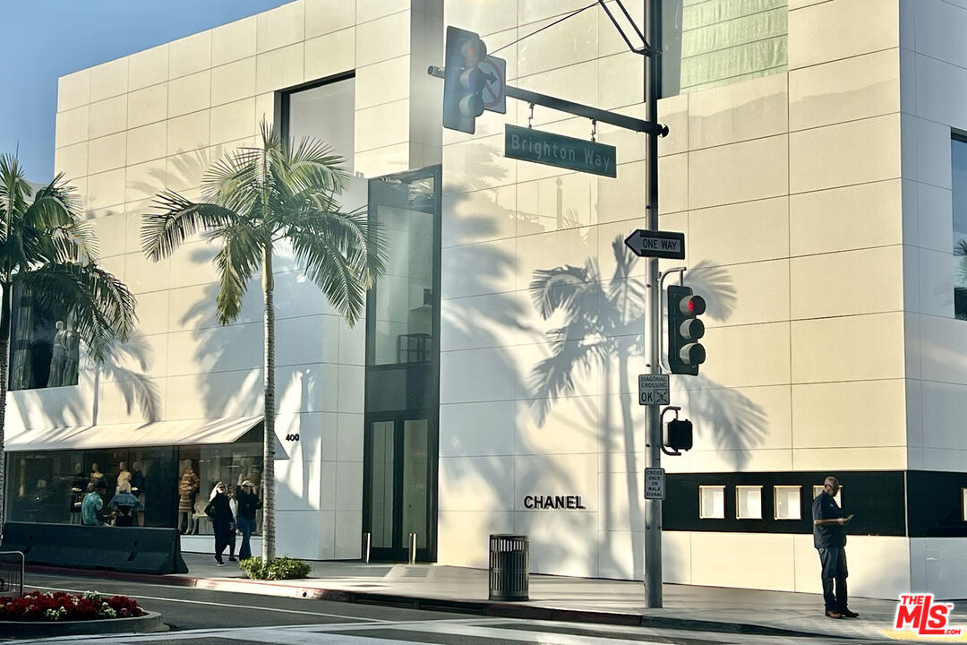 250 N Crescent Dr Unit: 402