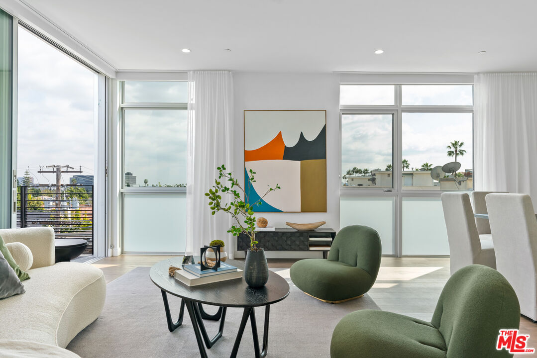 250 N Crescent Dr Unit: 402