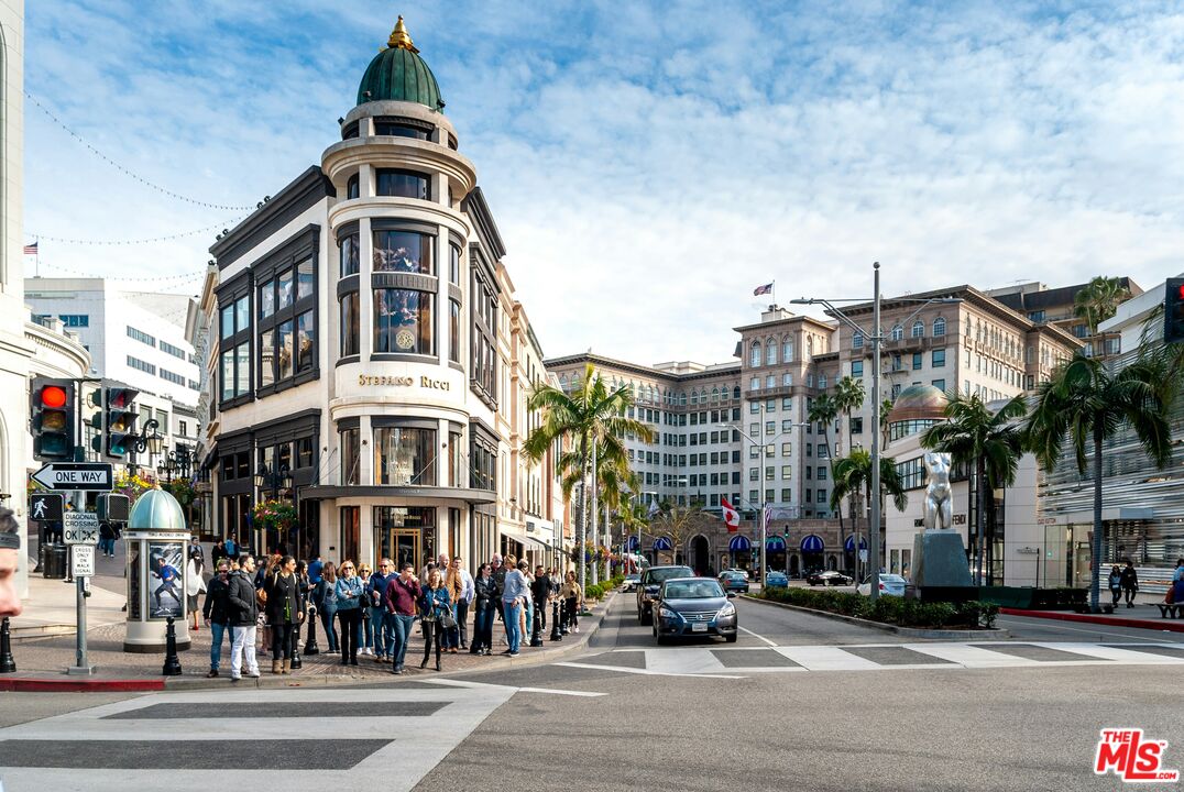 250 N Crescent Dr Unit: 402