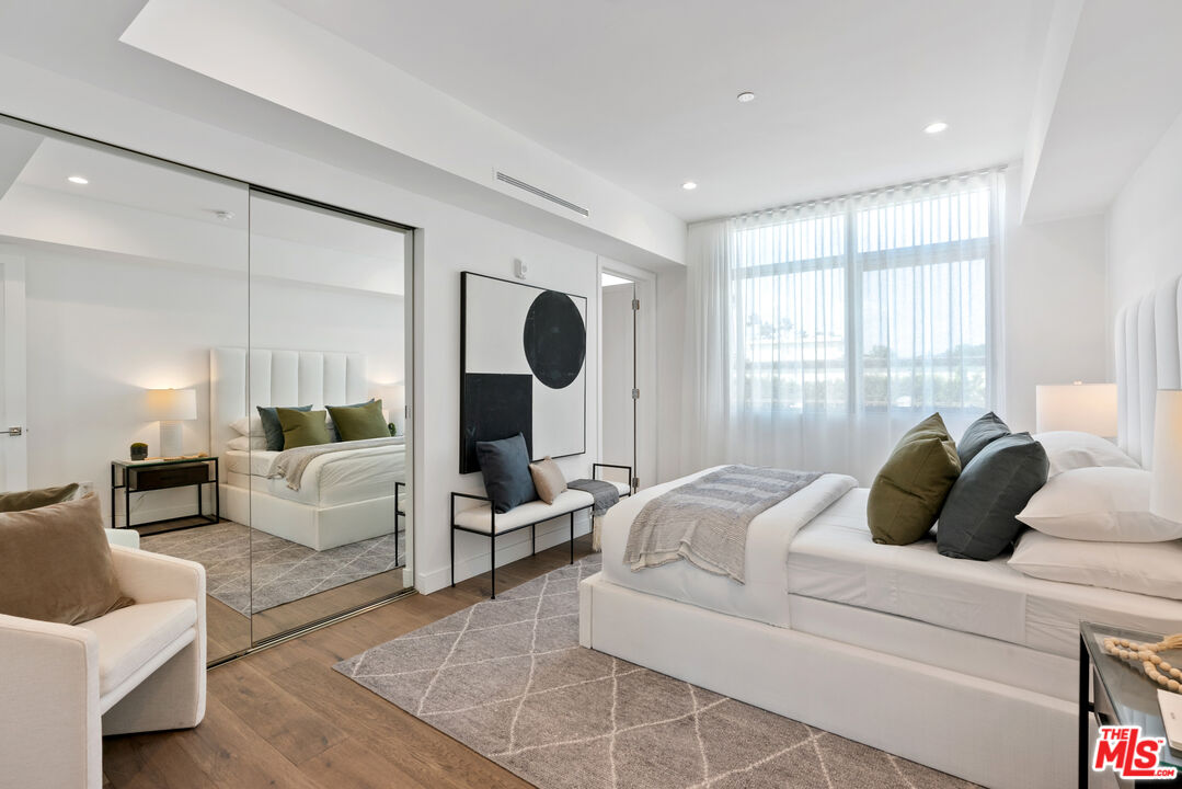 250 N Crescent Dr Unit: 402