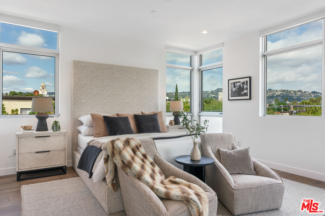 250 N Crescent Dr Unit: 402