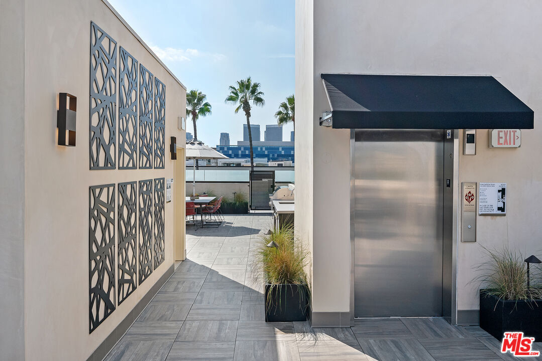 250 N Crescent Dr Unit: 402