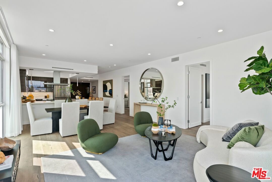 250 N Crescent Dr Unit: 402