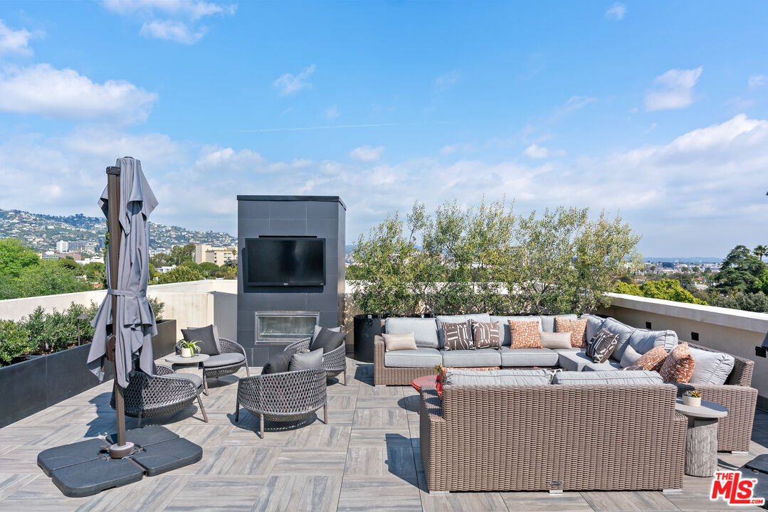 250 N Crescent Dr Unit: 402