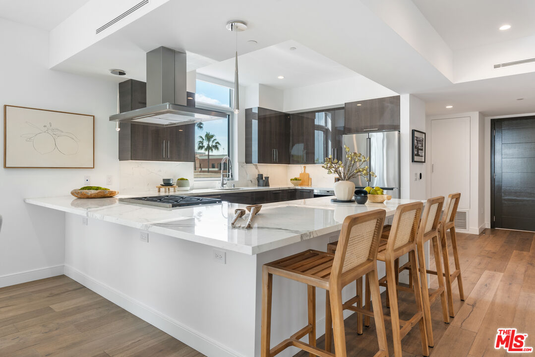 250 N Crescent Dr Unit: 402