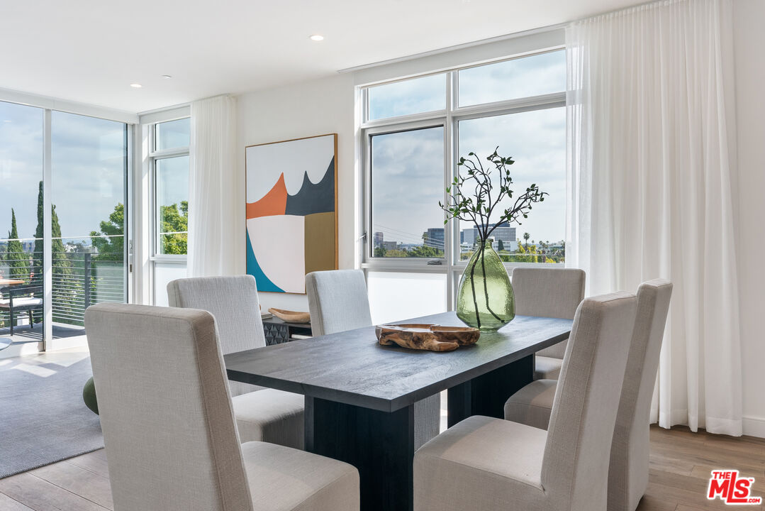 250 N Crescent Dr Unit: 402