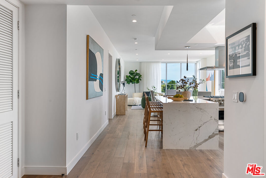 250 N Crescent Dr Unit: 402