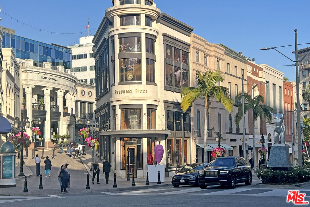 250 N Crescent Dr Unit: 402