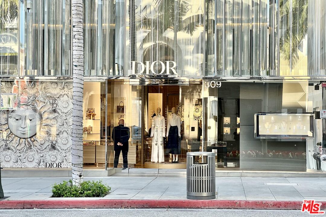 250 N Crescent Dr Unit: 402