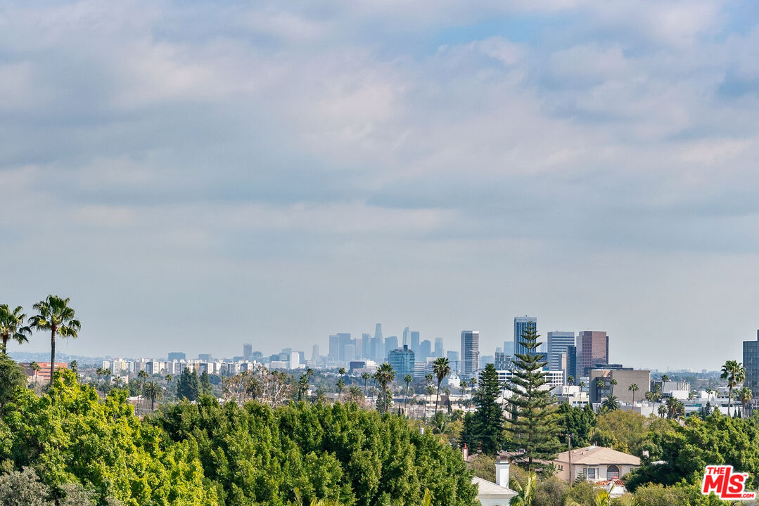 250 N Crescent Dr Unit: 402