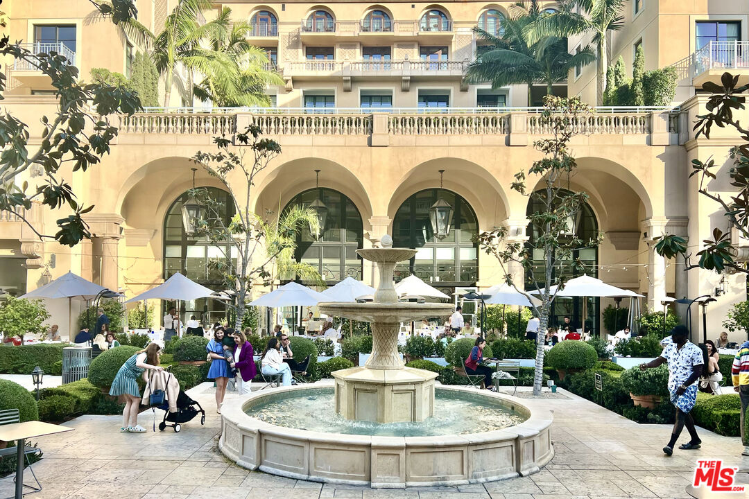 250 N Crescent Dr Unit: 402