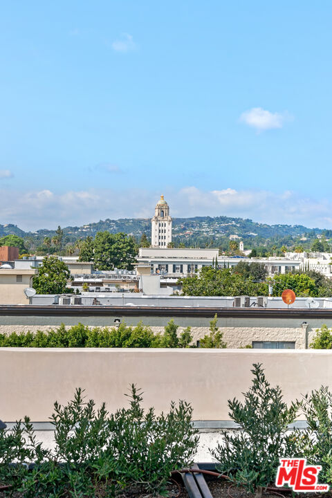 250 N Crescent Dr Unit: 402