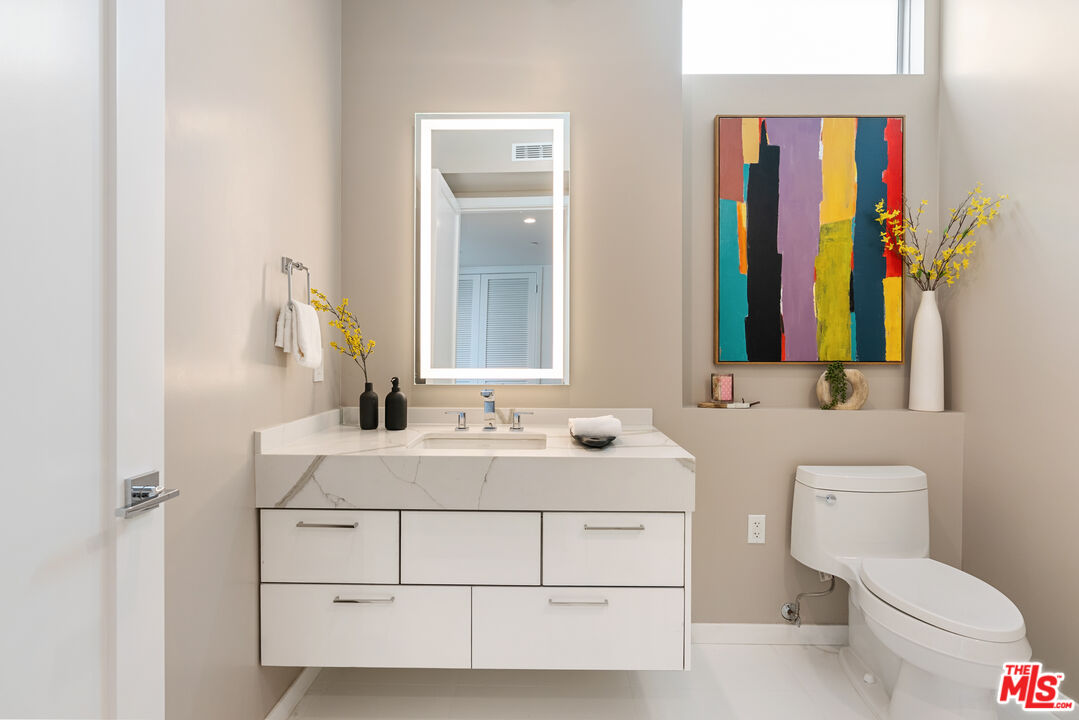 250 N Crescent Dr Unit: 402