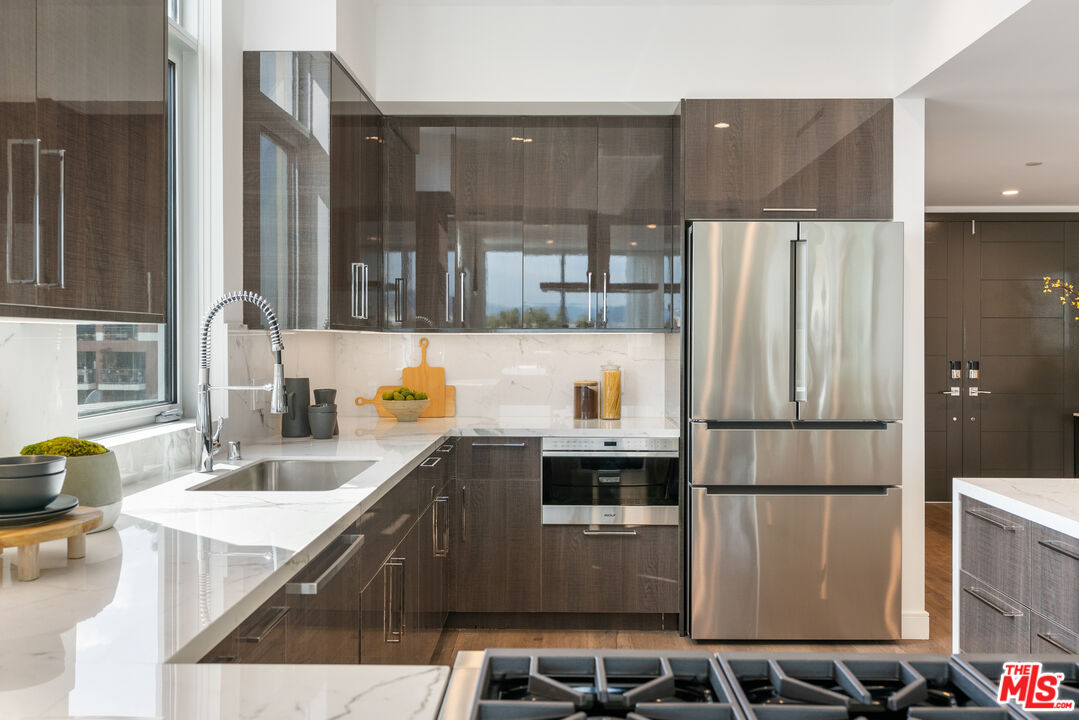 250 N Crescent Dr Unit: 402