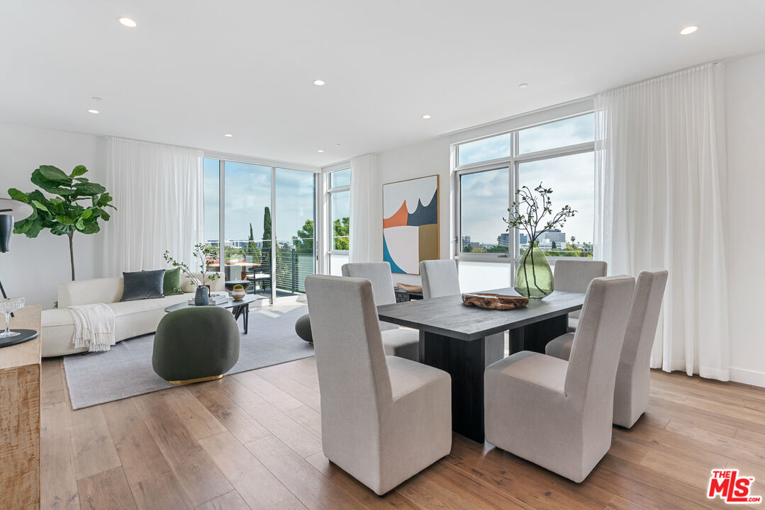 250 N Crescent Dr Unit: 402