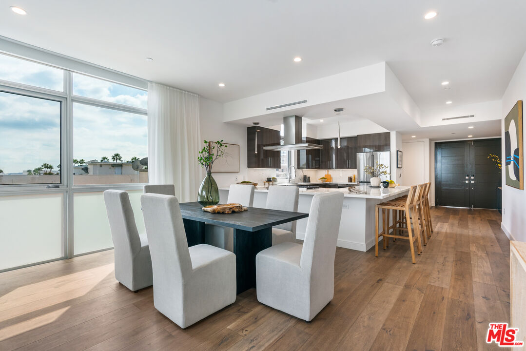 250 N Crescent Dr Unit: 402