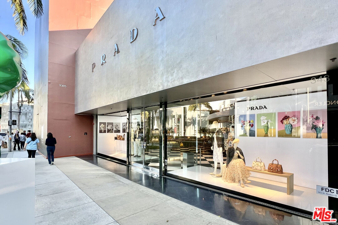 250 N Crescent Dr Unit: 402