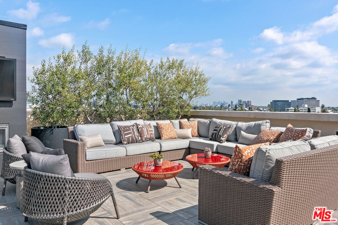 250 N Crescent Dr Unit: 402