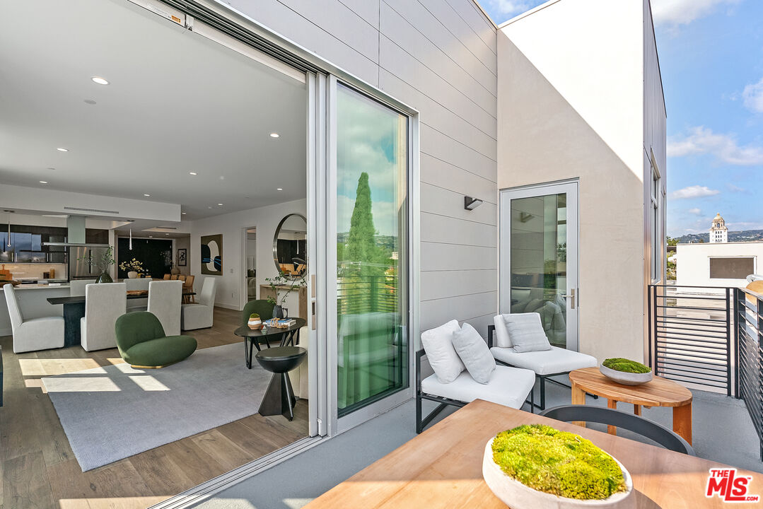 250 N Crescent Dr Unit: 402