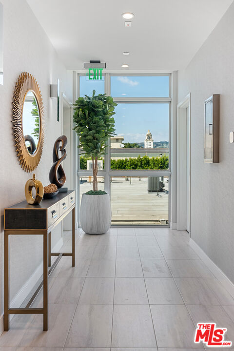 250 N Crescent Dr Unit: 402