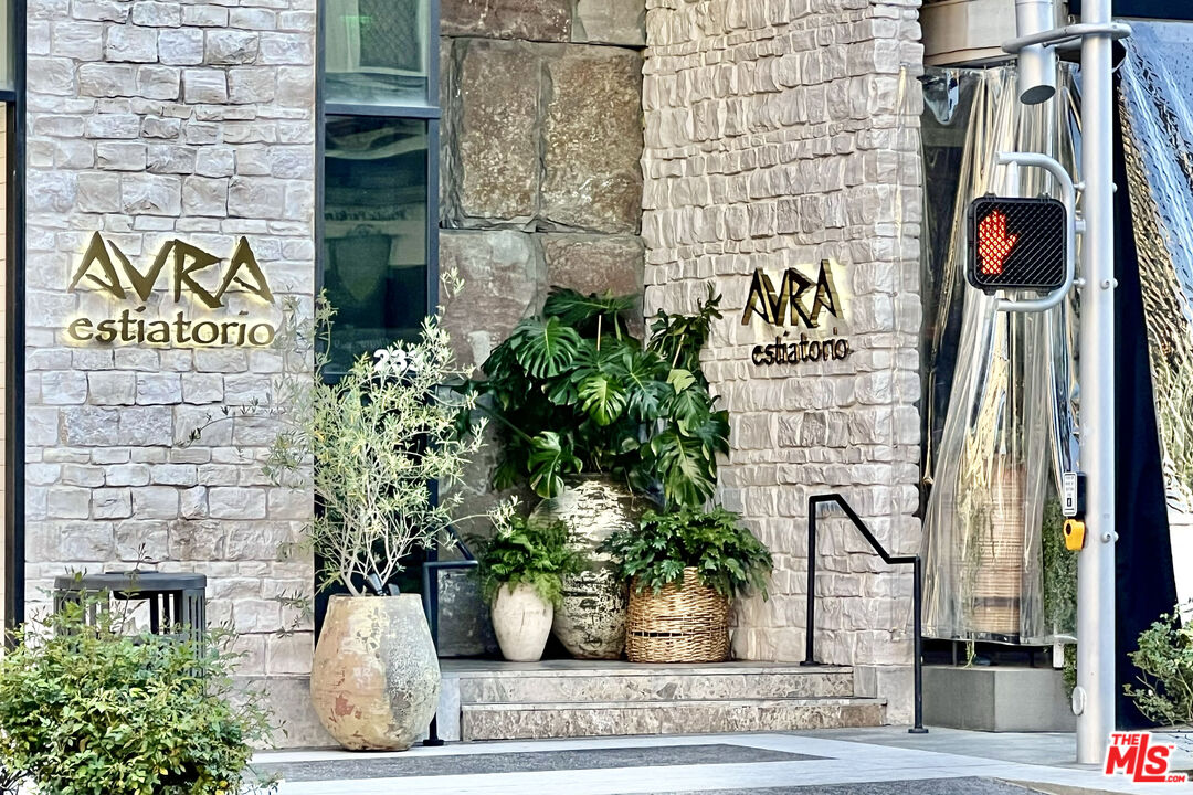 250 N Crescent Dr Unit: 402