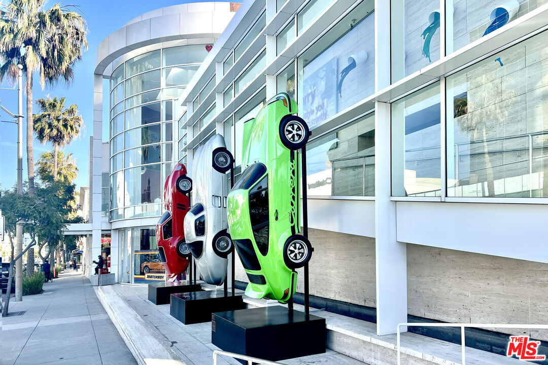 250 N Crescent Dr Unit: 402