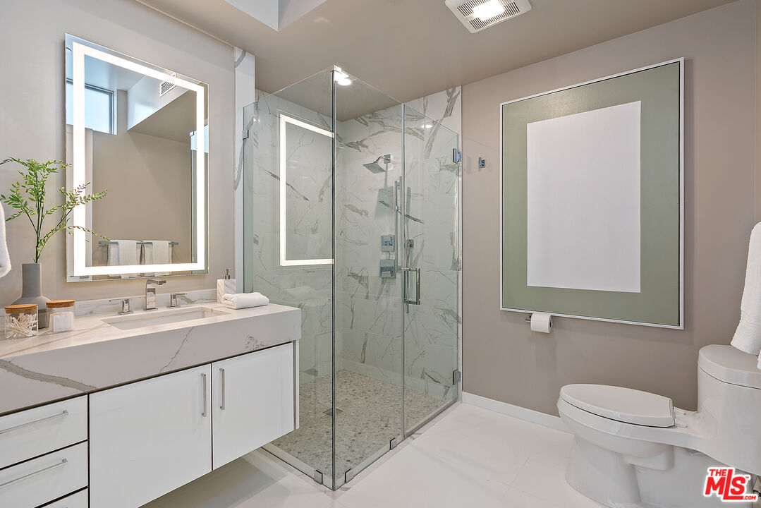 250 N Crescent Dr Unit: 402